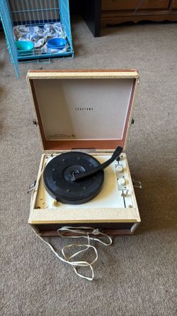 Truetone 1960s-era suitcase-style portable record player