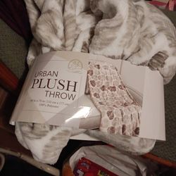 Urban Plush Throw.  NEW.  60'x70"