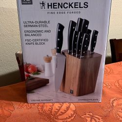 Henckels Knifes N Block