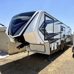 2020 Grand Design Momentum 349M