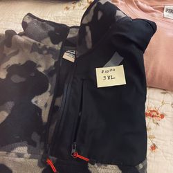 Men’s Camo Jacket $10.00.   Size. 3XL