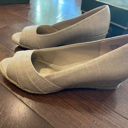 Women’s Beige Wedges Size 8.5  New In Box $15