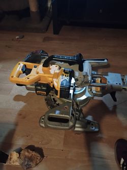 DeWalt 7 1/4 Mitter Sliding 20 max