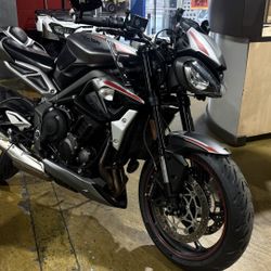 2022 Triumph Street Triple R