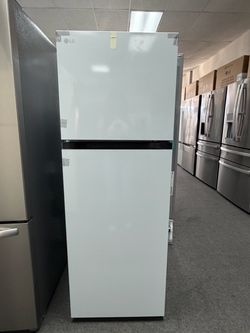 Refrigerator top freezer / $10 down payment