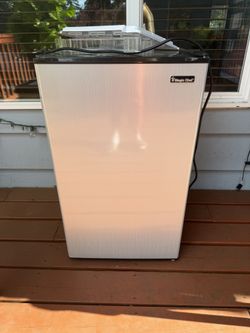 Mini Fridge (Magic Chef)