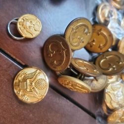 Med & Large Gold Crest Buttons