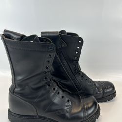 Built for strength and style, these Corcoran 985 10” Combat Jump Boots are classic, American-made military boots known for their toughness, comfort, a