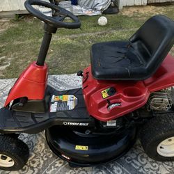 Troy Belt 30 in 10.5 HP Briggs and Stratton (Made in the USA) Engine 6-Speed Manual Drive Gas Rear Engine Riding Mower