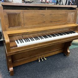 Piano- Everett Studio With Delivery 