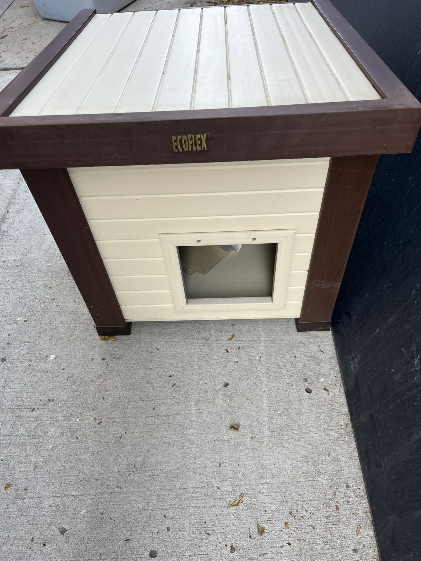 Covered Cat House Or Litter Box