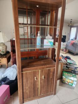 Curio cabinet free moving