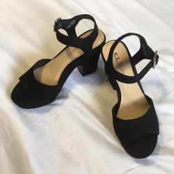 Black High Heel Shoes 