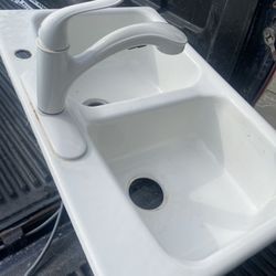 White Kitchen Sink 