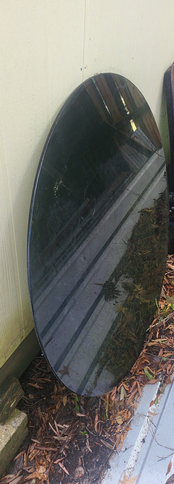 Round  Clear Glass For A Table 