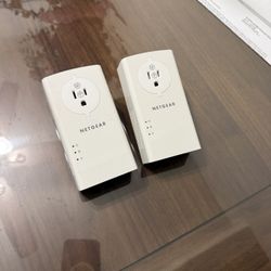 NETGEAR - Powerline 2000 + Extra Outlet - White