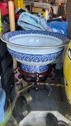 The Bombay Company Vintage Planter and stand