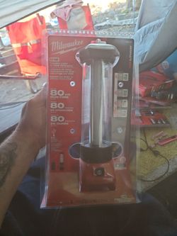 Milwaukee m18 trouble light w/ USB charging