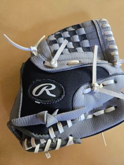 Rawlings 9 1/2" Black and Grey T-Ball. Baseball Glove. Like new.