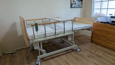 NEW Fully Electric Hospital Bed for Home Use with Premium Mattress, Rails and IV Pole, HomeCare Hospital Beds Set. Brand Epachois.  Bought June 2026