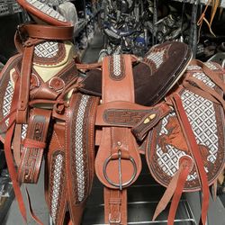 Nueva Montura Charra Super Bordada Con Cantinas Desmontables 