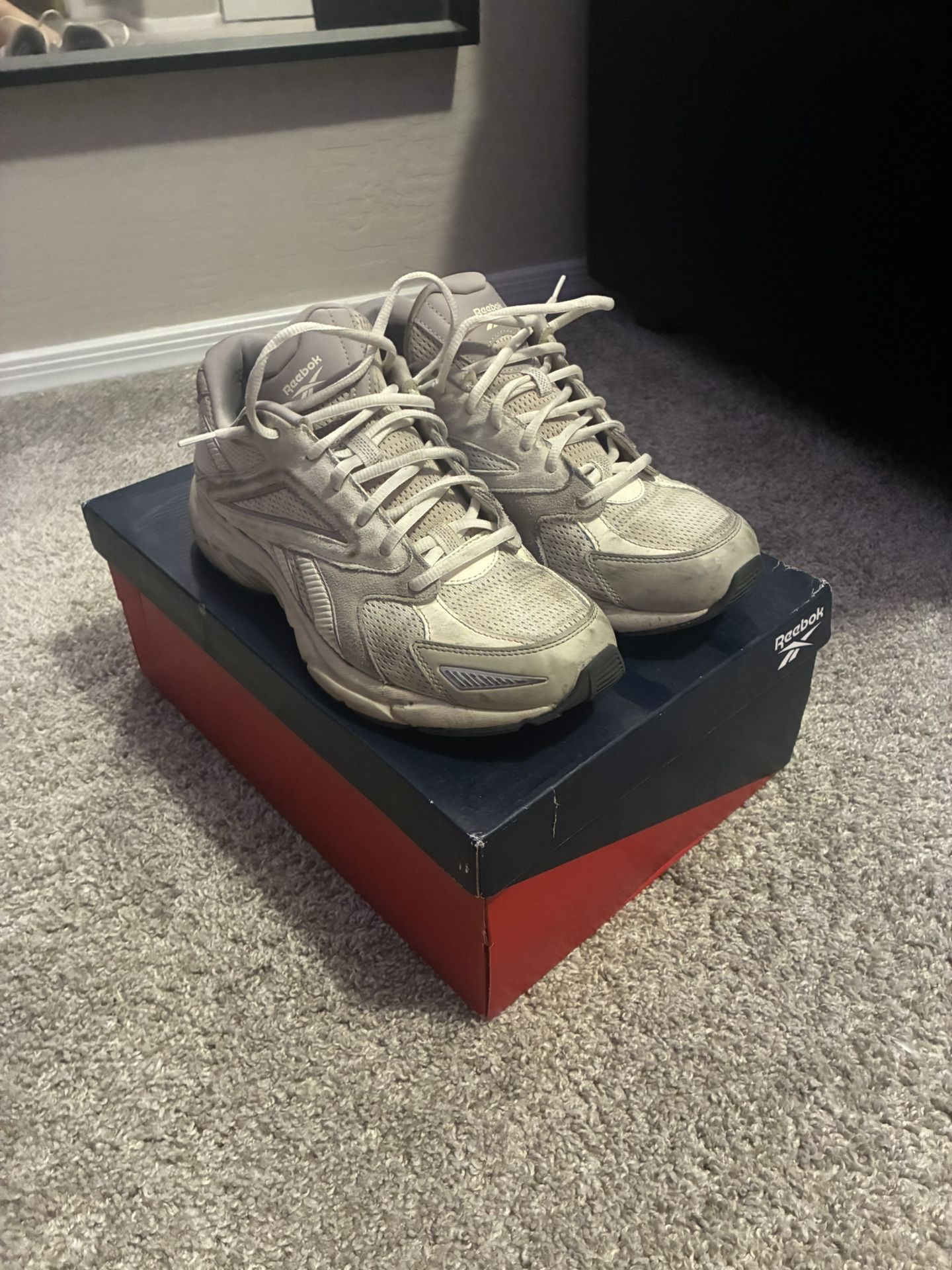 Reeboks Size 10 Men's