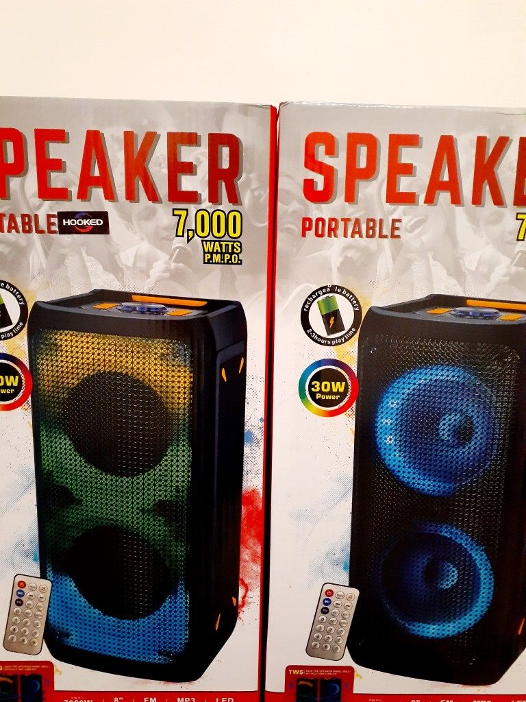 SPEAKER BLUETOOTH USB FM AUXILIAR KAREOKE LOUD WIRELLES RECHARGEBLE MICROPHONE BLUETOOTH $80. BRAND NEW