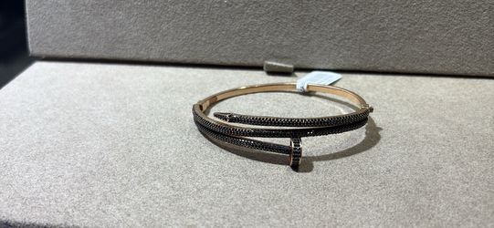 Gold bangle bracelet