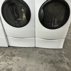 Front Load Washer Dryer Set On Pedestals