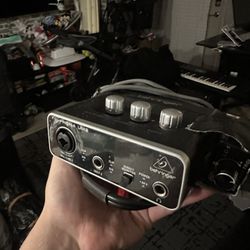 Behringer U-Phoria m2 - movin sale