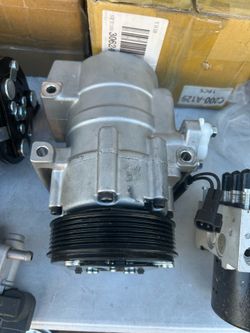 Air Condition AC Compressor Fit for 2011-2016 Ford F250 F350 Super Duty 6.2L