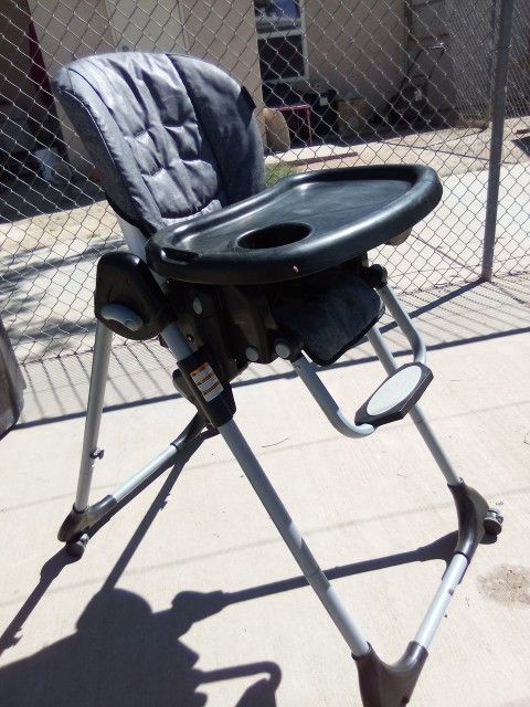 Baby Feeding High  Chair Has 6 levels .... $25