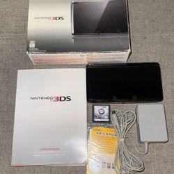 BLACK NINTENDO 3DS HANDHELD CONSOLE WITH VIDEO GAME & CHARGER