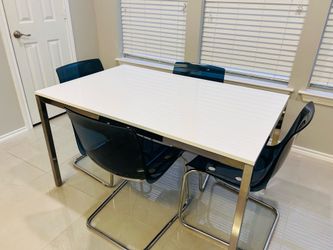 Modern Dining Table w/ 4 chairs