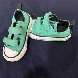 Infant Converse Shoes Size 4 Chuck Taylor. 