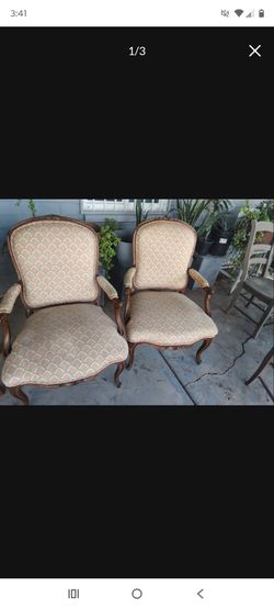 2 arms chairs