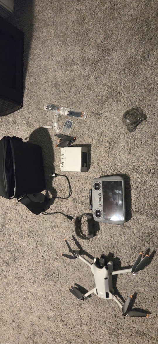 DJI Mini 4 Pro - Fly More Combo