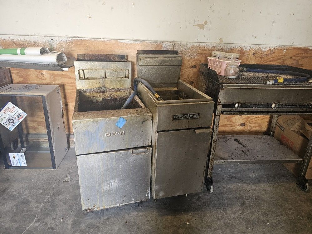 Commercial Deep Fryer And Stove +salad Bar