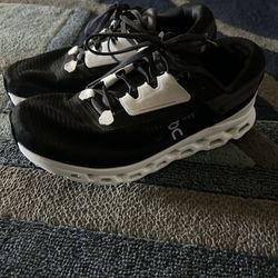 On Cloud Black And White Size 9.5 Womens