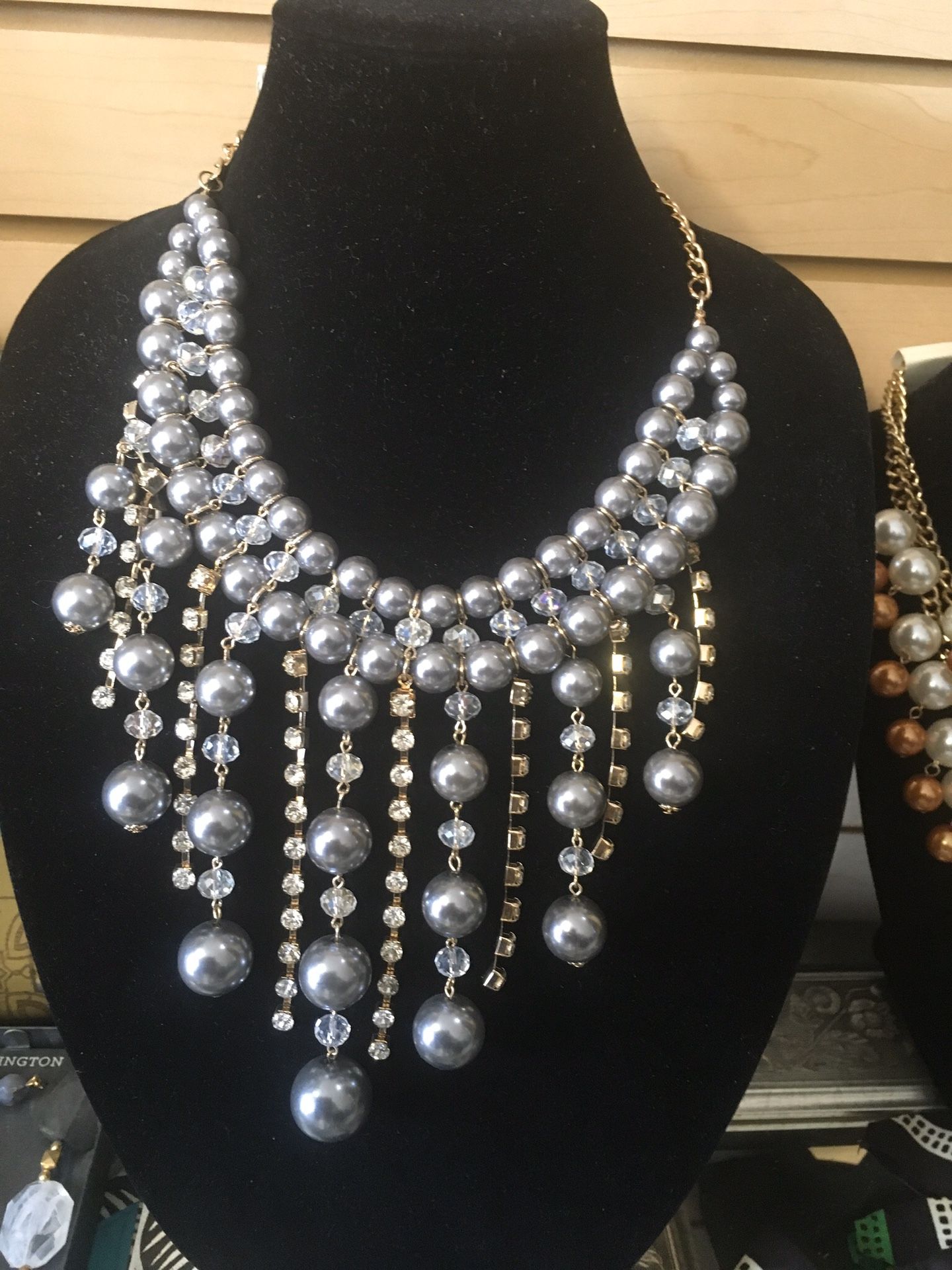 Beautiful silver pearl and Rhinestones Choker