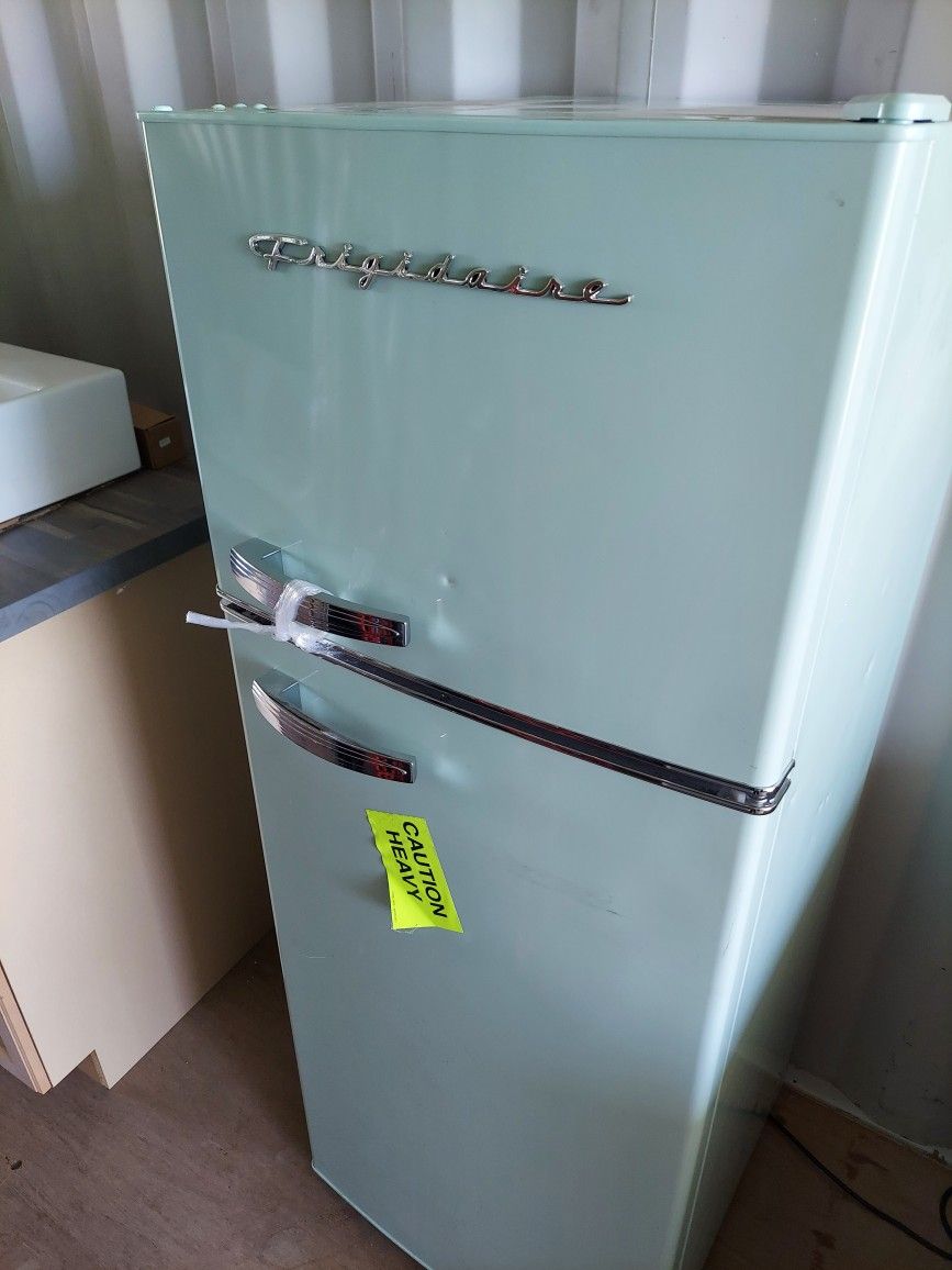Frigidaire retro fridge