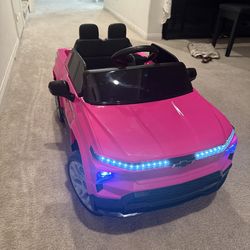 24V  Ride on Toy, 2 Seater Licensed Chevrolet Silverado HD Kids Electric Car with Remote Control