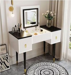 Vanity desk with mirror