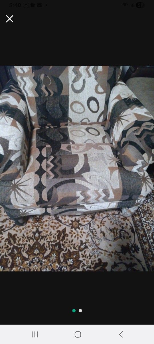 Armchairs  2 Each  Comfortable 