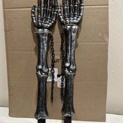 Halloween  Skeleton  Stake  Hands   For   Lawn   Yard  Set Of  2   