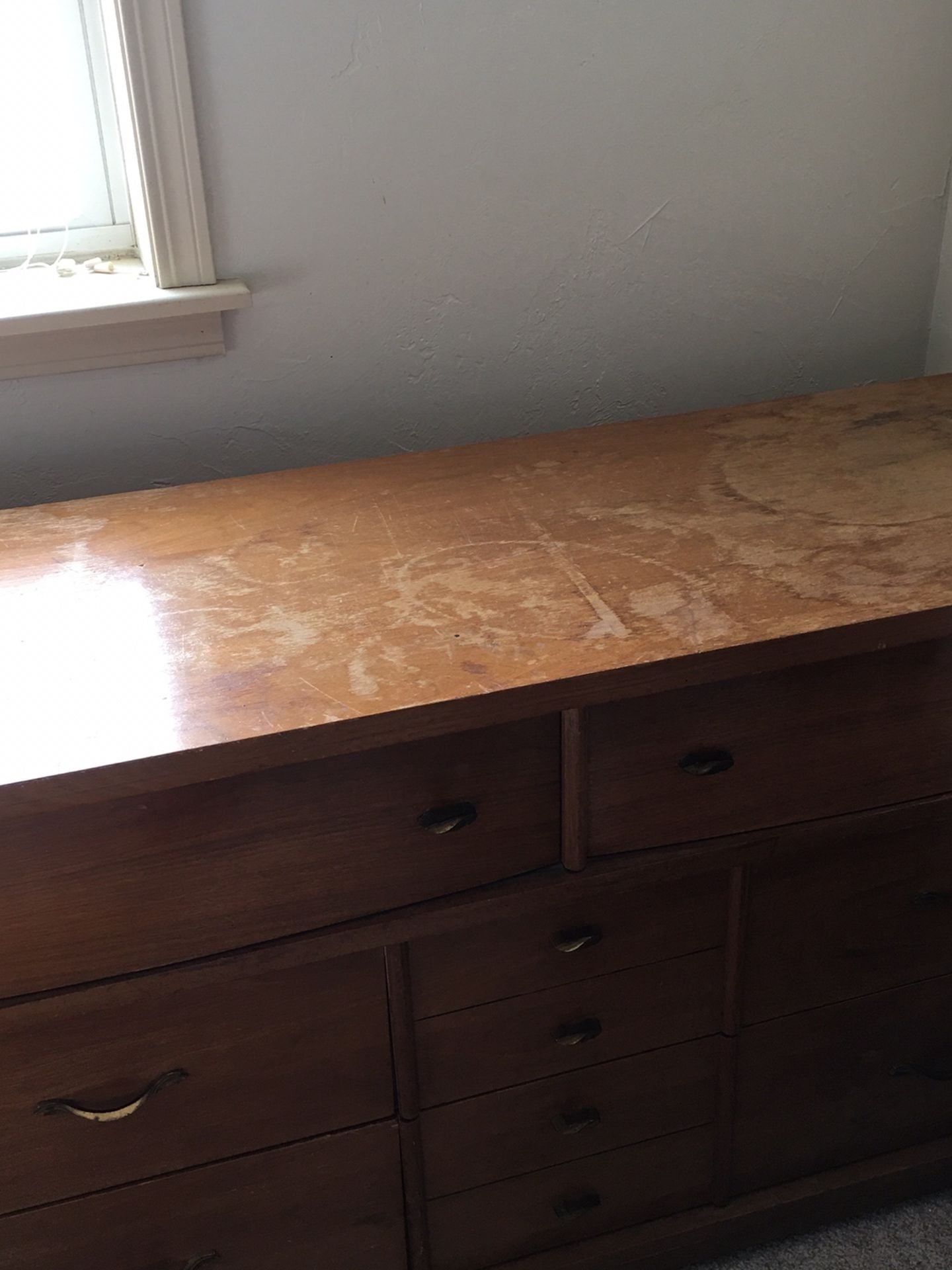 6 drawer dresser good condition $30. must pick up