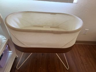 Motion centered crib