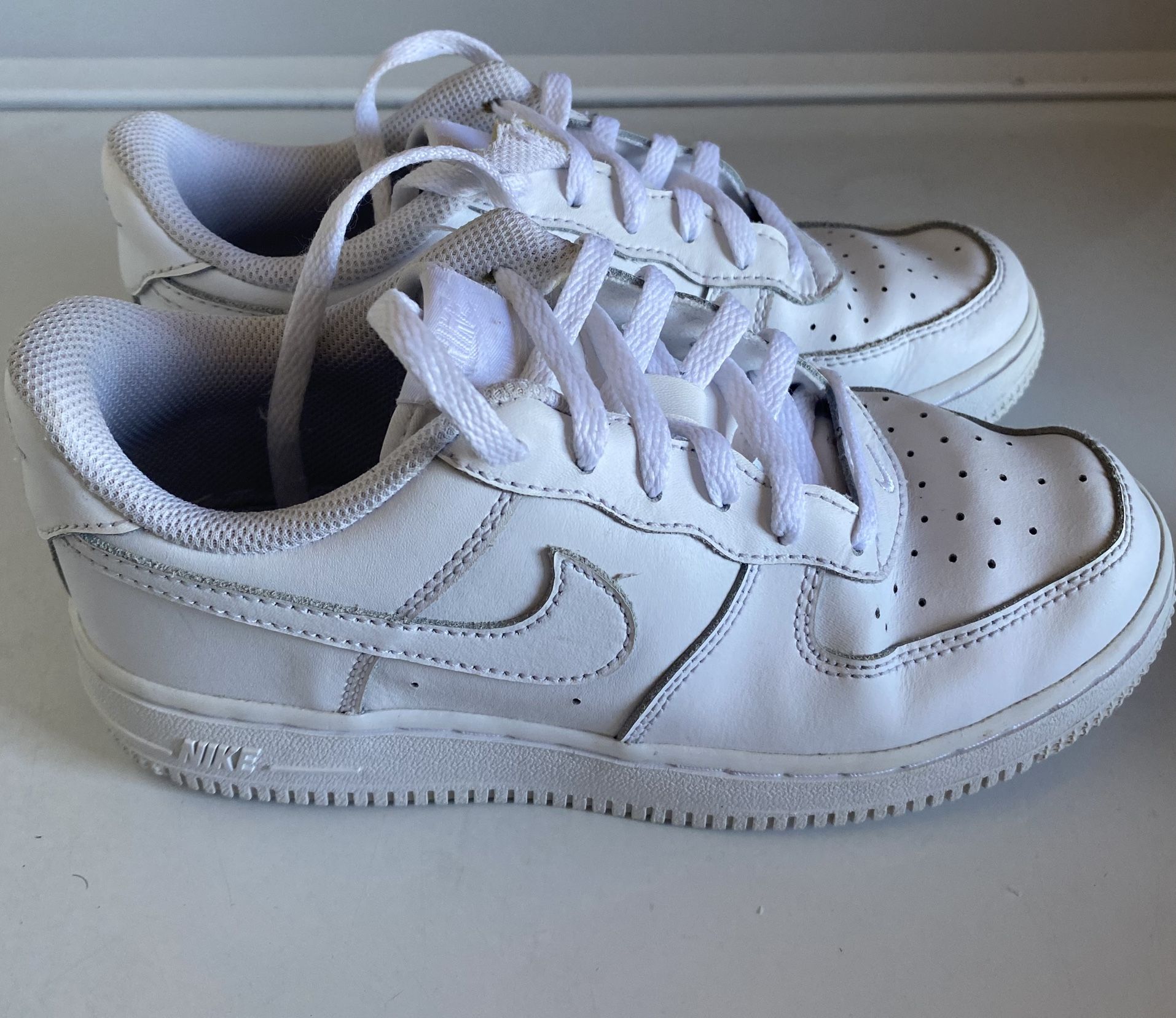 2.5Y White Nike Air Force Ones 