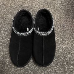 UGG Black Tasman