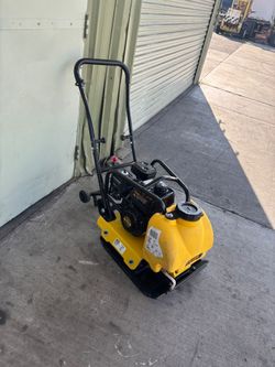 Stark USA 6.5 HP, gasoline-powered, 196 cc, 4000 lbs of force plate compactor with water tank.